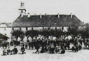 La cour des internes au début du XXe siècle.