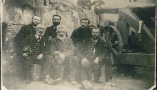 Des soldats français durant le siège. Des soldats français durant le siège.