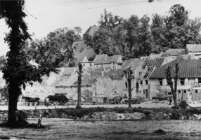 La place de la chapelle de l'Étang à Bitche vers 1945-1947.