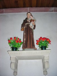 La statue de saint Antoine de Padoue.