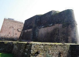 La Petite-Tête de la citadelle avec sa demi-lune.