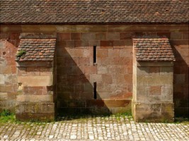 Les contreforts du bâtiment de la poudrière, situé sur le plateau supérieur de la citadelle de Bitche.