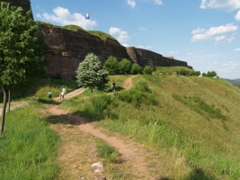 Fortement impressionné par l'importance stratégique du site, Turenne finit par convaincre Louis XIV de fortifier ce point et en 1679, le roi charge de ce travail l'ingénieur Vauban.