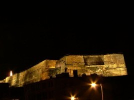 La citadelle du côté de la Grosse-Tête, de nuit.