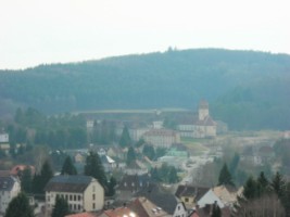 Le collège épiscopal Saint-Augustin de Bitche depuis le plateau inférieur de la citadelle.