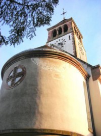 Le chevet et le clocher de la chapelle du collège Saint-Augustin de Bitche.