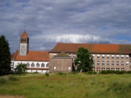 Le collège et sa chapelle depuis le nouvel hôpital Saint-Joseph de Bitche.