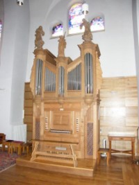 L'orgue de la chapelle a été installé en 1996 par le facteur Bernard Aubertin, ancien élève du colège.