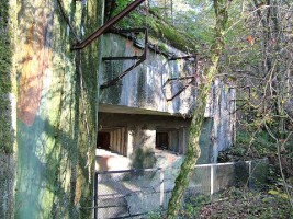 L'ouvrage de l'Otterbiel constitue un maillon de la ligne Maginot et est situé sur le territoire du camp militaire de Bitche (bloc 2).