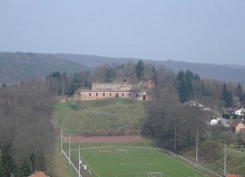 Le fort Saint-Sébastien et le stade municipal qui s'étale à ses pieds.