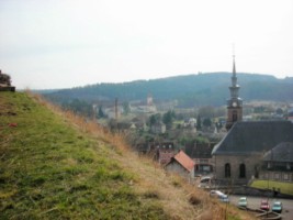 L'église paroissiale Sainte-Catherine de Bitche et le collège Saint-Augustin.