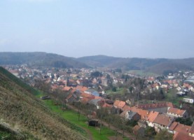 La rue Teyssier et l'église protestante depuis le plateau de la citadelle.