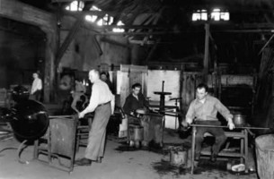 Vue ancienne de l'usine verrière.