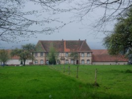 La ferme-château actuelle.