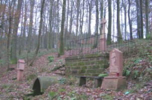 La source de Guterbrunne (Bonne-Fontaine) se situe en forêt, tout près du village.