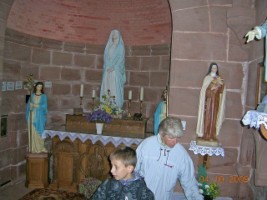 L'intérieur de la chapelle Notre-Dame-des-Sept-Douleurs (photographie de la section bitchoise du Club vosgien).