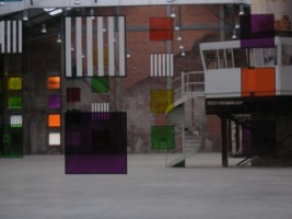 L'exposition de Daniel Buren dans la halle verrière en 2006.