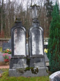 Tombe intéressante.