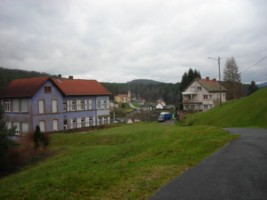 L'église protestante de Mouterhouse depuis les hauteurs du Langenberg.