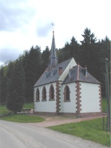 La petite chapelle Notre-Dame-de-Lourdes est construite en 1905-1906.
