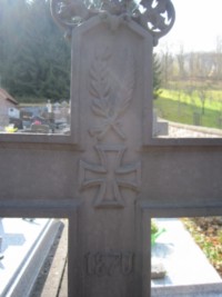 En fonte, la croix est anonyme.