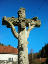 Le croisillon de la croix.