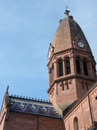 Le clocher de la nouvelle église du village de Saint-Louis-lès-Bitche, érigée entre 1897 et 1902 grâce au baron du Coëtlosquet, propriétaire de l'usine.