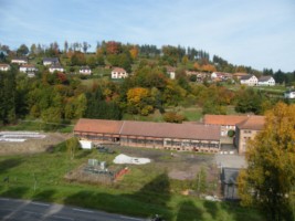 Ces bâtiments de l'usine se trouvent en contrebas de l'église paroissiale Saint-Louis et au pied du Steinberg.