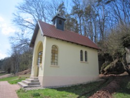 Les abords de la chapelle ont été rénovés en 2011.