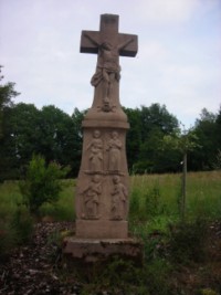 La croix du chemin des airelles daterait de la seconde moitié du XVIIIe siècle.