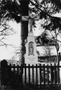 La croix est érigée en 1898 (photographie du service régional de l'inventaire de Lorraine).