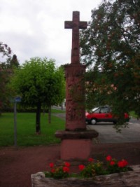 Une croix d'épidémie est dressée en 1737 à Schorbach, représentant saint Wendelin et saint Sébastien.