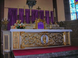 Le maître-autel pourrait provenir de l'église Sainte-Catherine de Bitche.