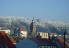 L'église Saint-Rémi et le village de Schorbach sous le givre.