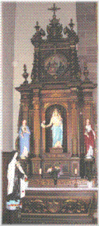 L'autel latéral gauche est dédié à la Très Sainte Vierge Marie.