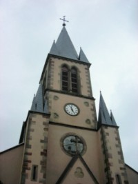 Le clocher de l'église Saint-Pierre d'Enchenberg.