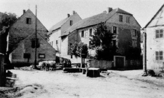 Le village au début des années 1950, après la restauration de la maison Kremer.