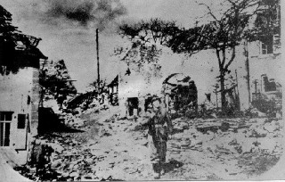 Le village en ruines après la bataille de la libération les 3 et 4 janvier 1945.