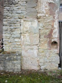 Un autel à Junon et deux bas-reliefs gallo-romains découverts dans l'écart et partiellement remployés dans la chapelle témoignent de l'ancienneté du site.