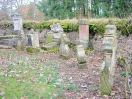 Un petit cimetière entoure la chapelle.