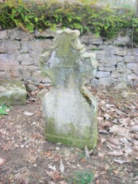 Un petit cimetière entoure la chapelle.