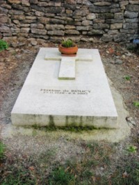 Un petit cimetière entoure la chapelle.