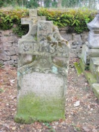 Un petit cimetière entoure la chapelle.