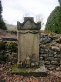 Un petit cimetière entoure la chapelle.