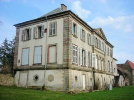 Le nouveau ch&acirc;teau, de style n&eacute;oclassique, est reconstruit &agrave; la veille de la R&eacute;volution fran&ccedil;aise.