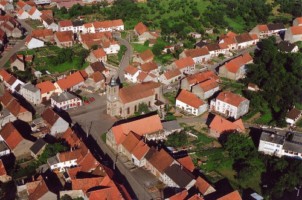 Le centre du village et l'église paroissiale.