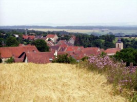 Panorama du village et de l'église de Kalhausen.