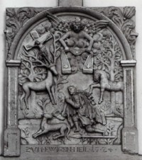 Le relief de la Vision de saint Hubert (photographie issue de M.-F. Jacops, J. Guillaume, D. Hemmert, Le Pays de Bitche (Moselle), Metz, ditions Serpenoise, 1990, 135 p.).