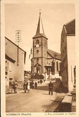 La façade de l'église Saint-Rémi au début du XXe siècle.