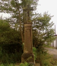Une croix de chemin est érigée en bordure de la route de Strasbourg.